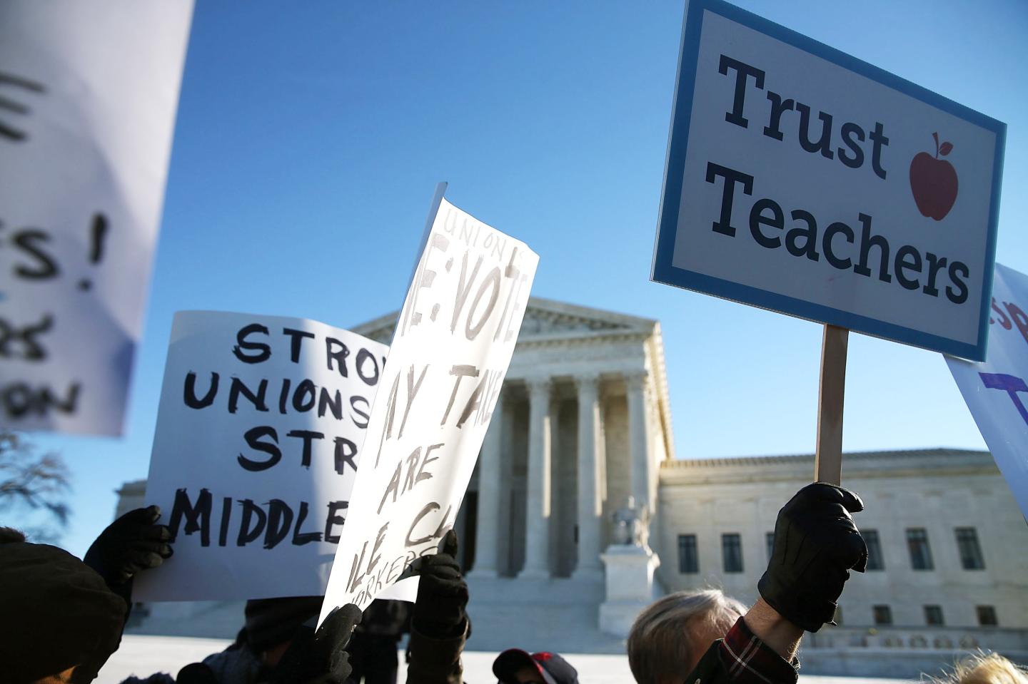 WASHINGTON, DC - JANUARY 11:  People for and against unions hold up signs in front of the US Supreme Court building January 11, 2016 in Washington, DC. The high court is hearing arguments in the Friedrichs v. California Teachers Association case.ÊThe case will decide whether California and twenty two other states can make public-employees, such as public school teacher Rebecca Friedrichs, to pay union agency fees.  (Photo by Mark Wilson/Getty Images)