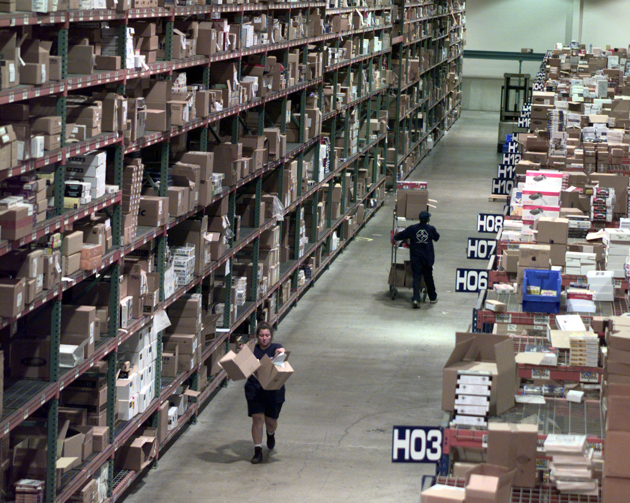 FI.Ingram.shelves.D.072298.KRHWarehouse workers pick up orders for games, software, hard drives an