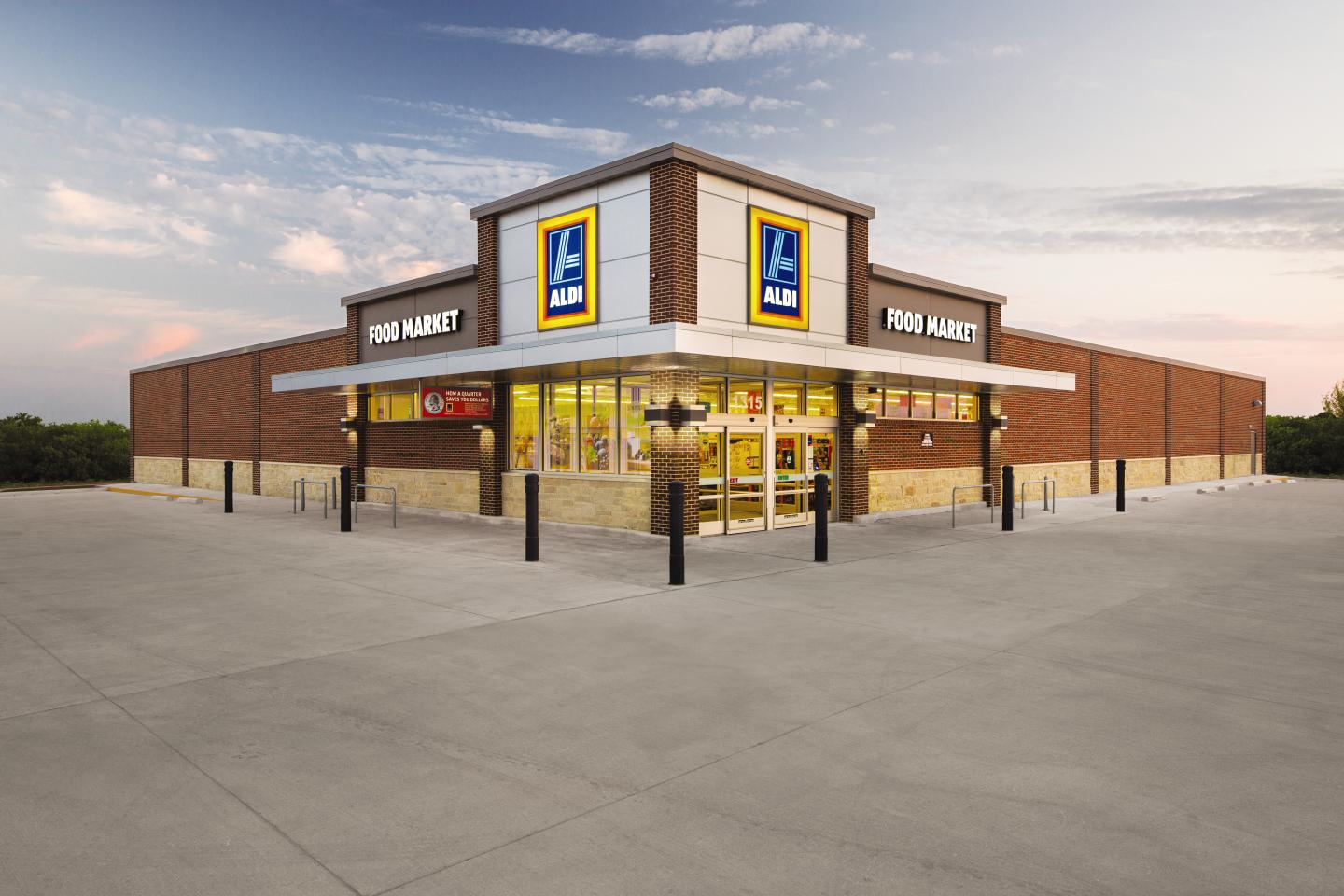 Discount Grocer Aldi Makes New Move on Walmart’s Turf