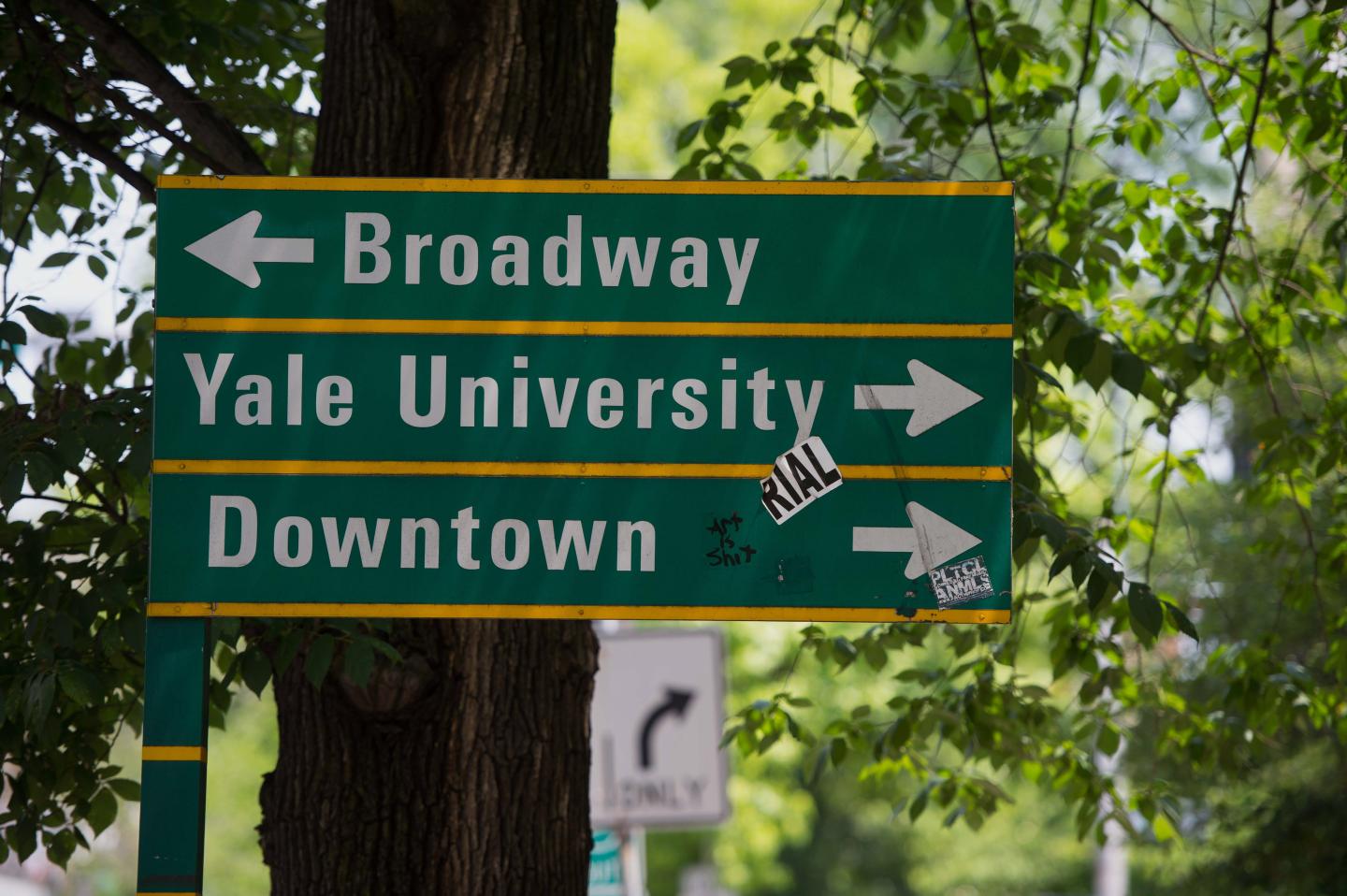 A street sign on the campus of Yale University in New Haven, CT, U.S., on Friday, June 12, 2015. Photographer: Craig Warga/Bloomberg *** Local Caption ***