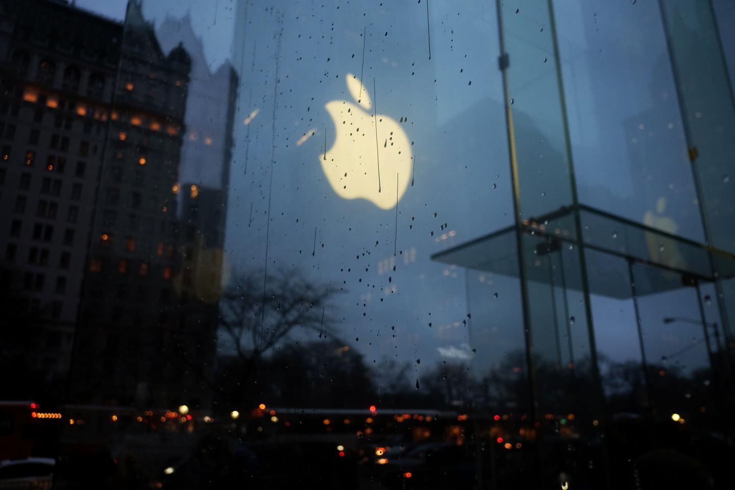 US-JUSTICE-APPLE-IPHONE