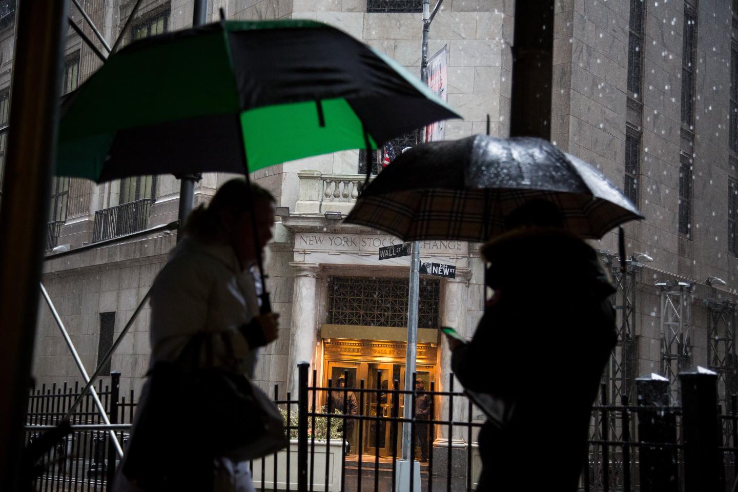 Views Of Wall Street As U.S. Stocks Erase Losses