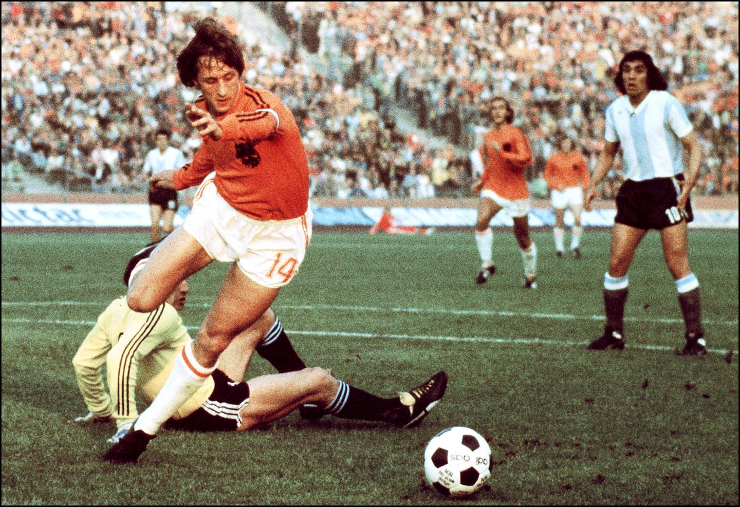 Soccer Legend Johan Cruyff Departs With One Last Head-Spinning Turn