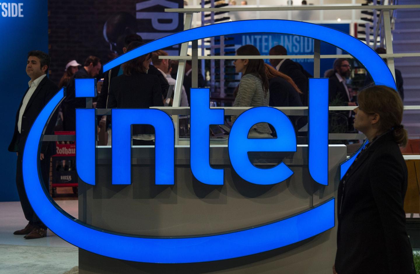 Intel Shakes Up Executive Ranks Amid Falling PC Sales