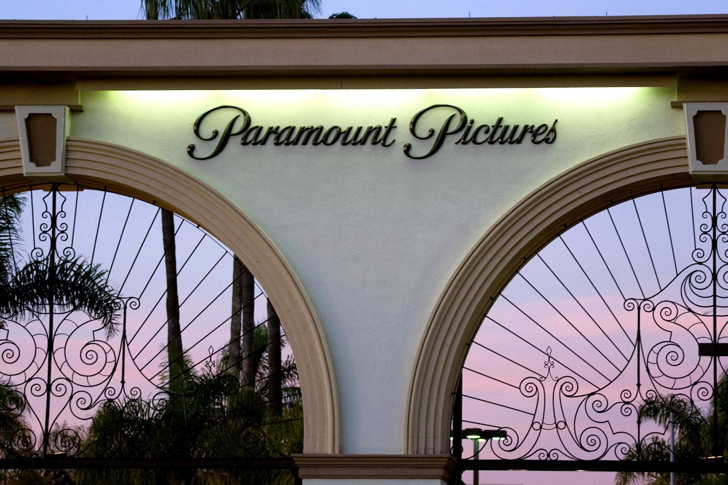 Hollywood Studios' Sales May Fall Below Record $10.6 Billion Without Strong Holiday Season