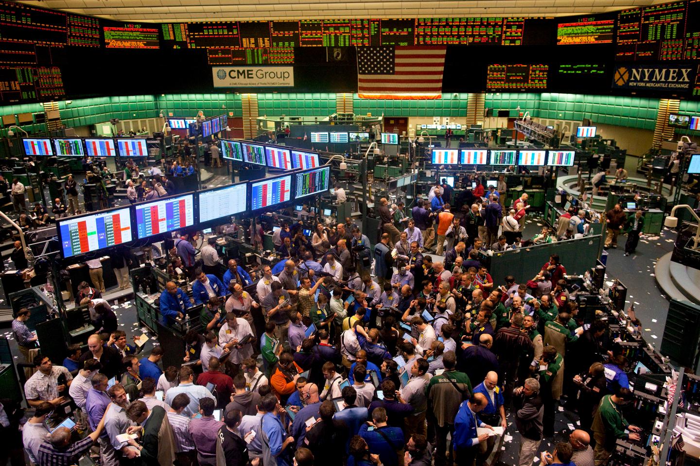 Oil Rises To $100 In New York As Libya Revolt Threatens Exports