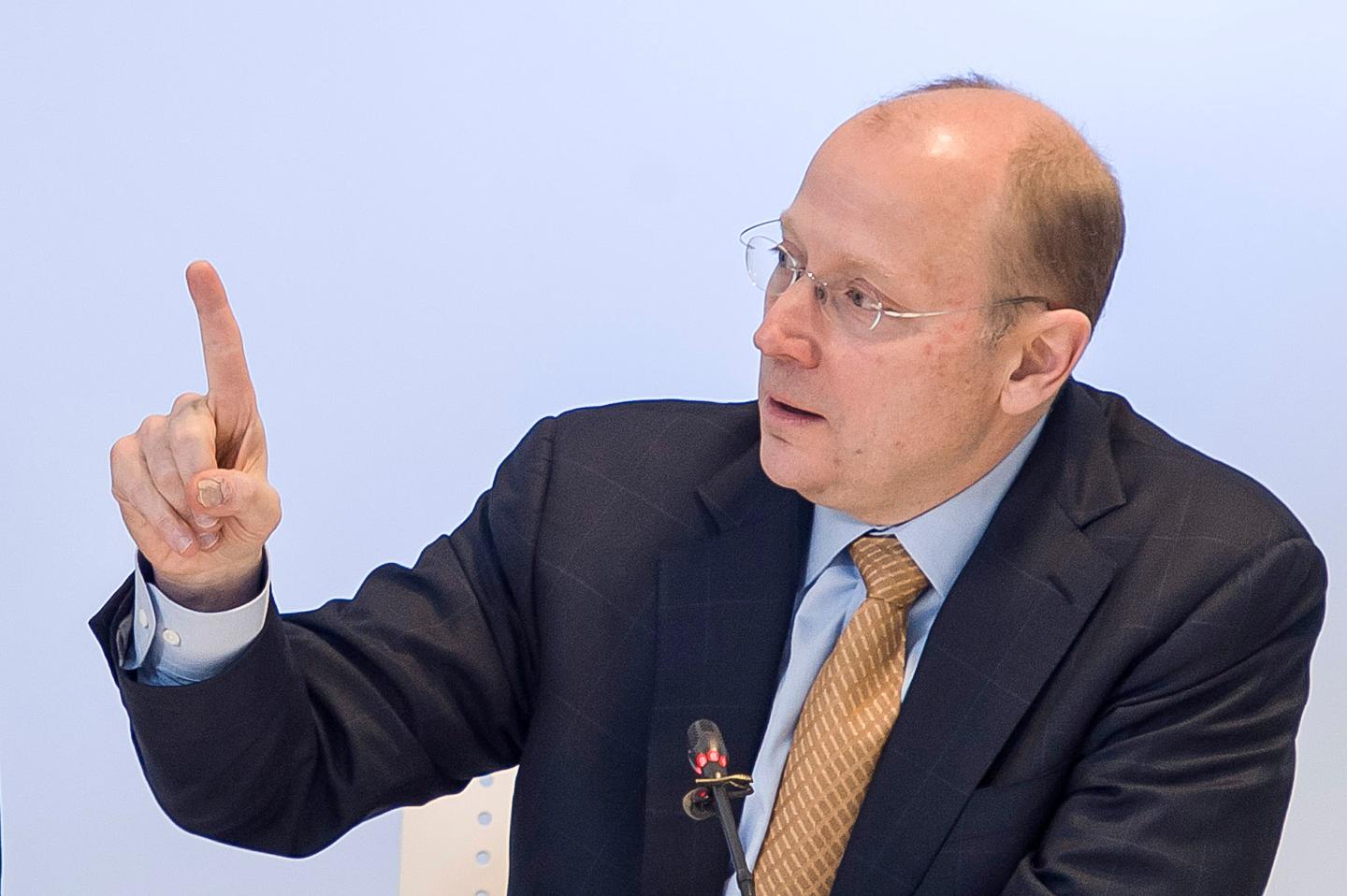 Peugeot CEO Philippe Varin & GM Vice Chairman Steve Girsky News Conference