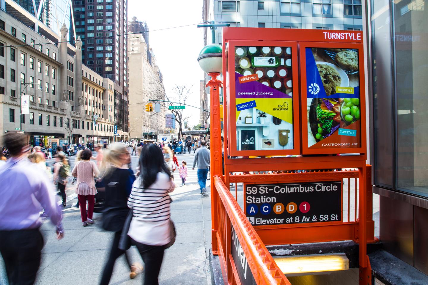 These New NYC Subway Ad Screens Know Who’s Looking at Them