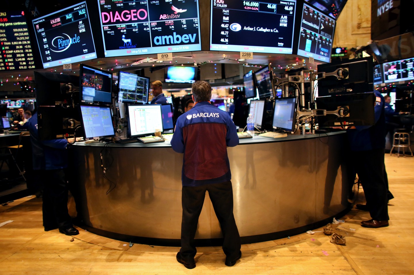 Stocks Close Sharply Lower As Oil Prices Continue Decline