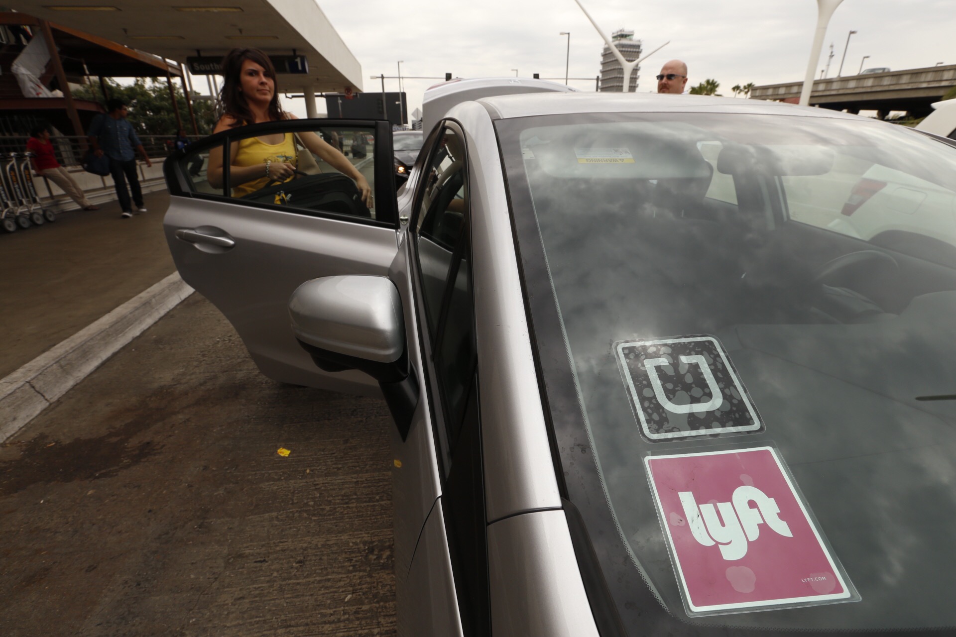 Car Rental Service for Uber, Lyft Drivers Breeze Suspends Operations |  Fortune