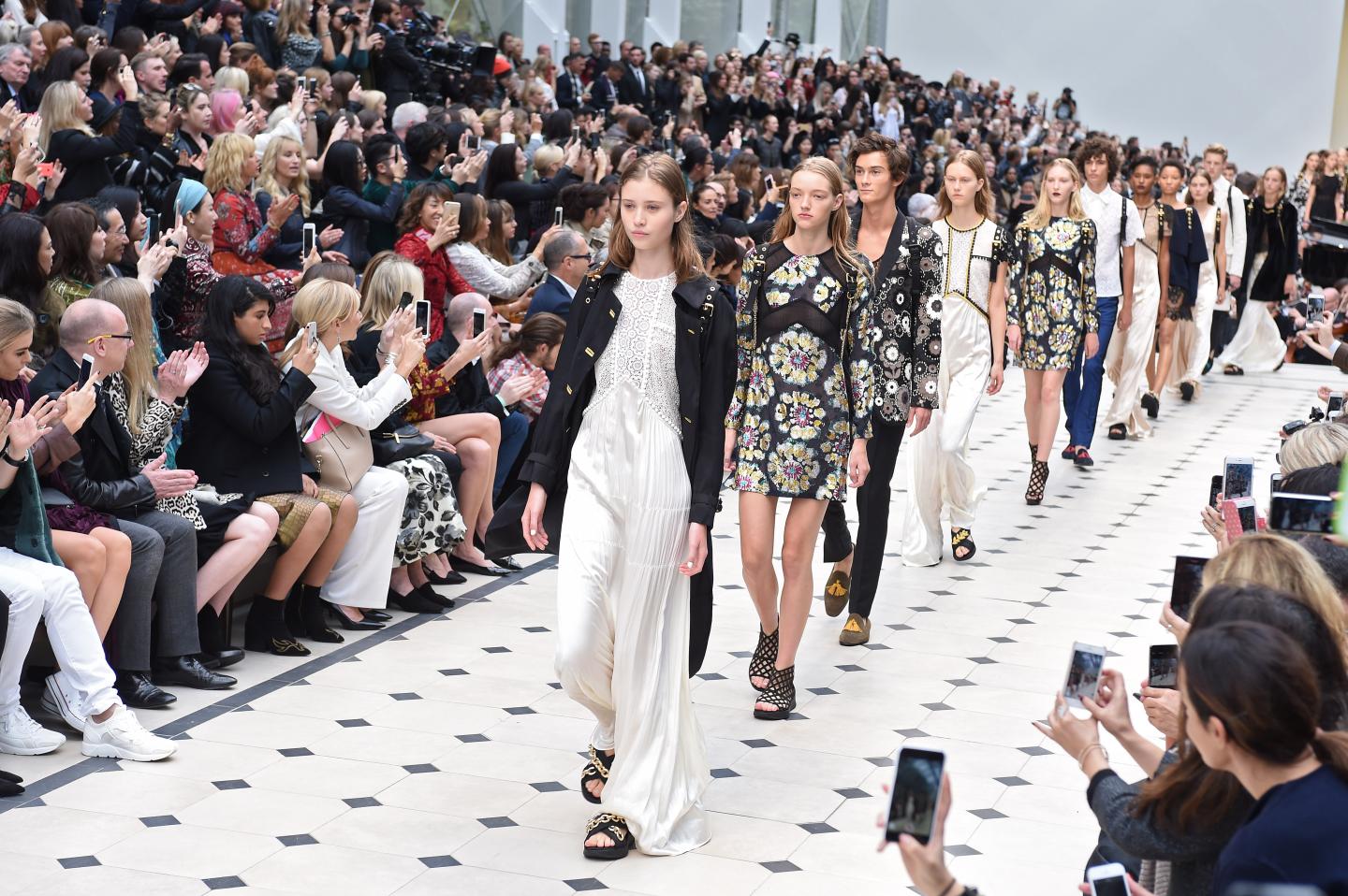Burberry Prorsum - Runway RTW - Spring 2016 - London Fashion Week