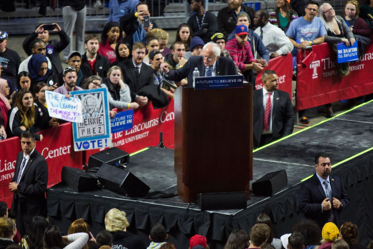 US-VOTE-DEMOCRATS-SANDERS-election