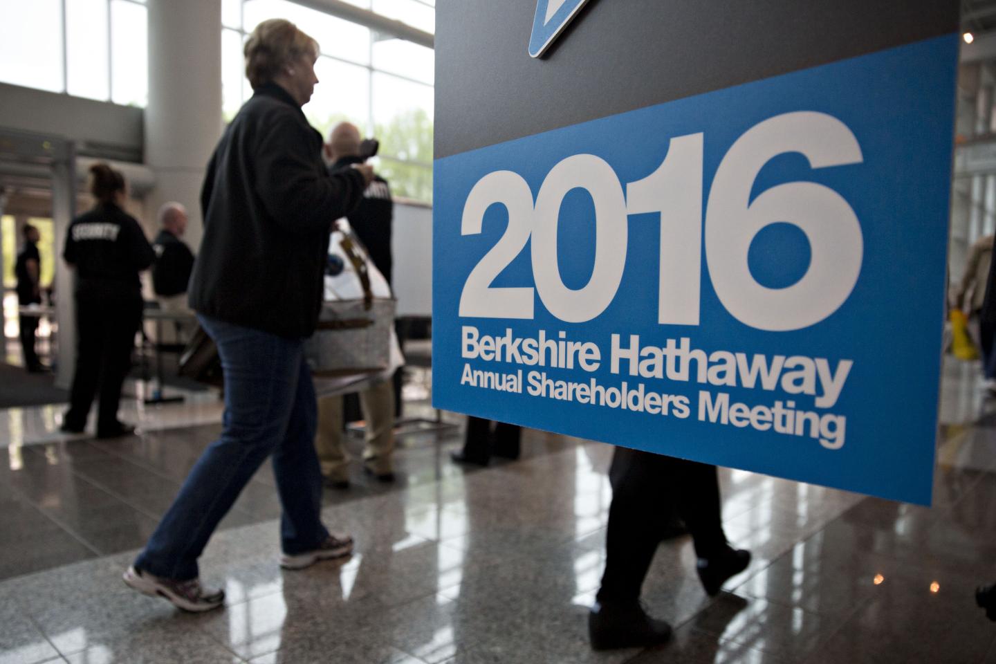 Shareholders Gather Ahead Berkshire Hathaway Annual General Meeting