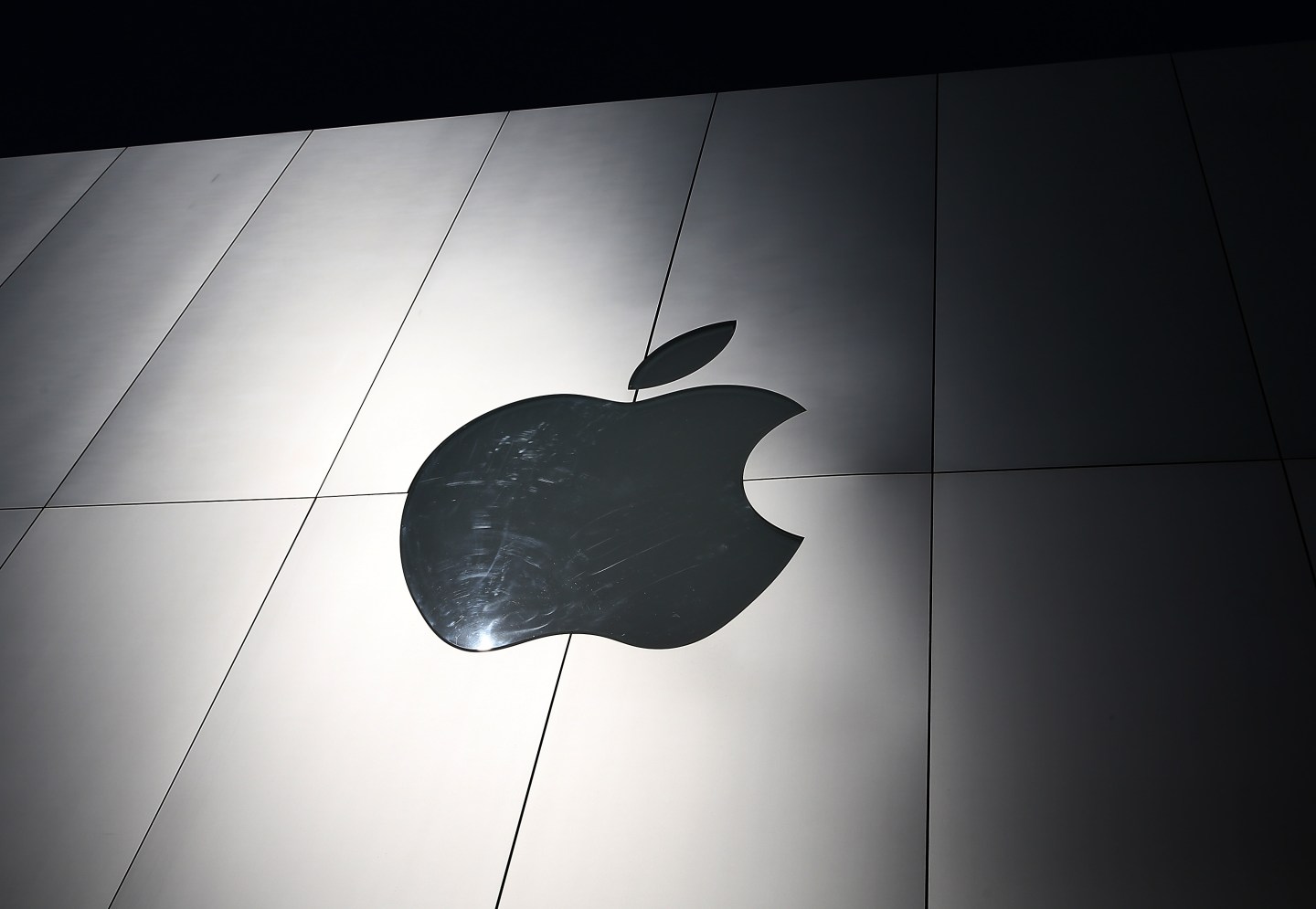 Apple Just Poached a Senior Tesla Executive: Report