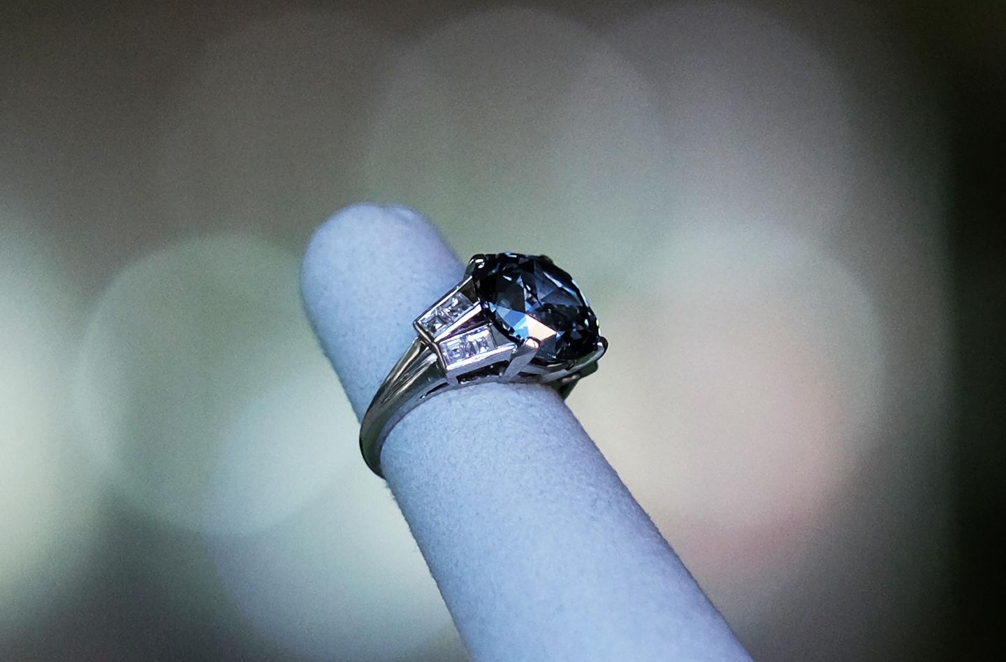 US-ENTERTAINMENT-JEWELRY-AUCTION