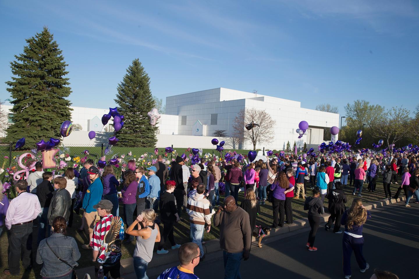 Minneapolis Area Mourns Death Of Native Son Prince