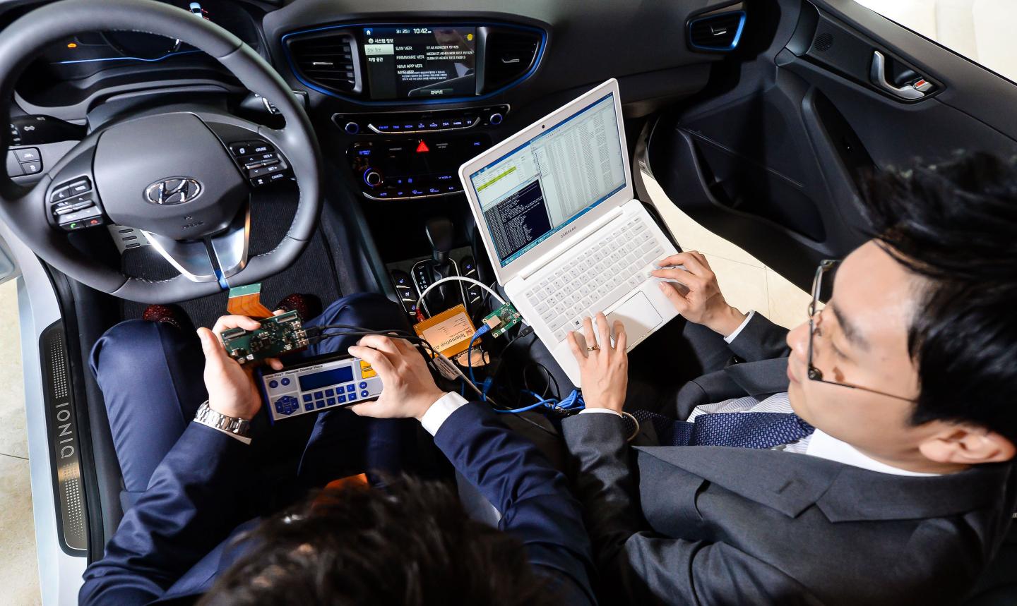 Automakers and Transit Agencies Urge White House to Reject Plan for Open Spectrum