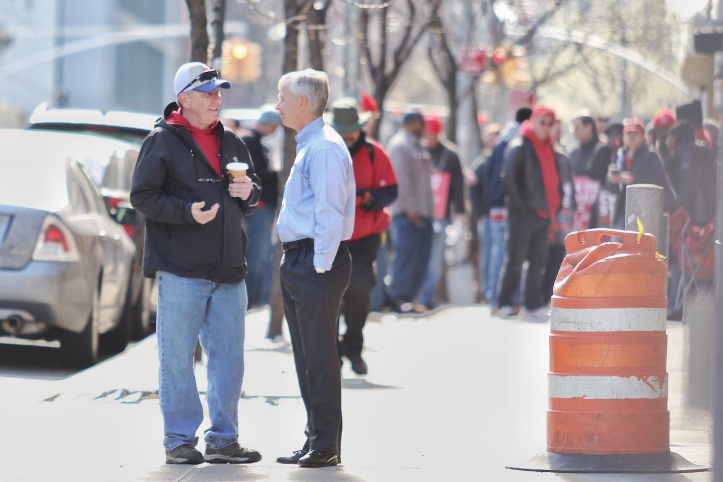 Verizon CEO meets striking workers on picket line