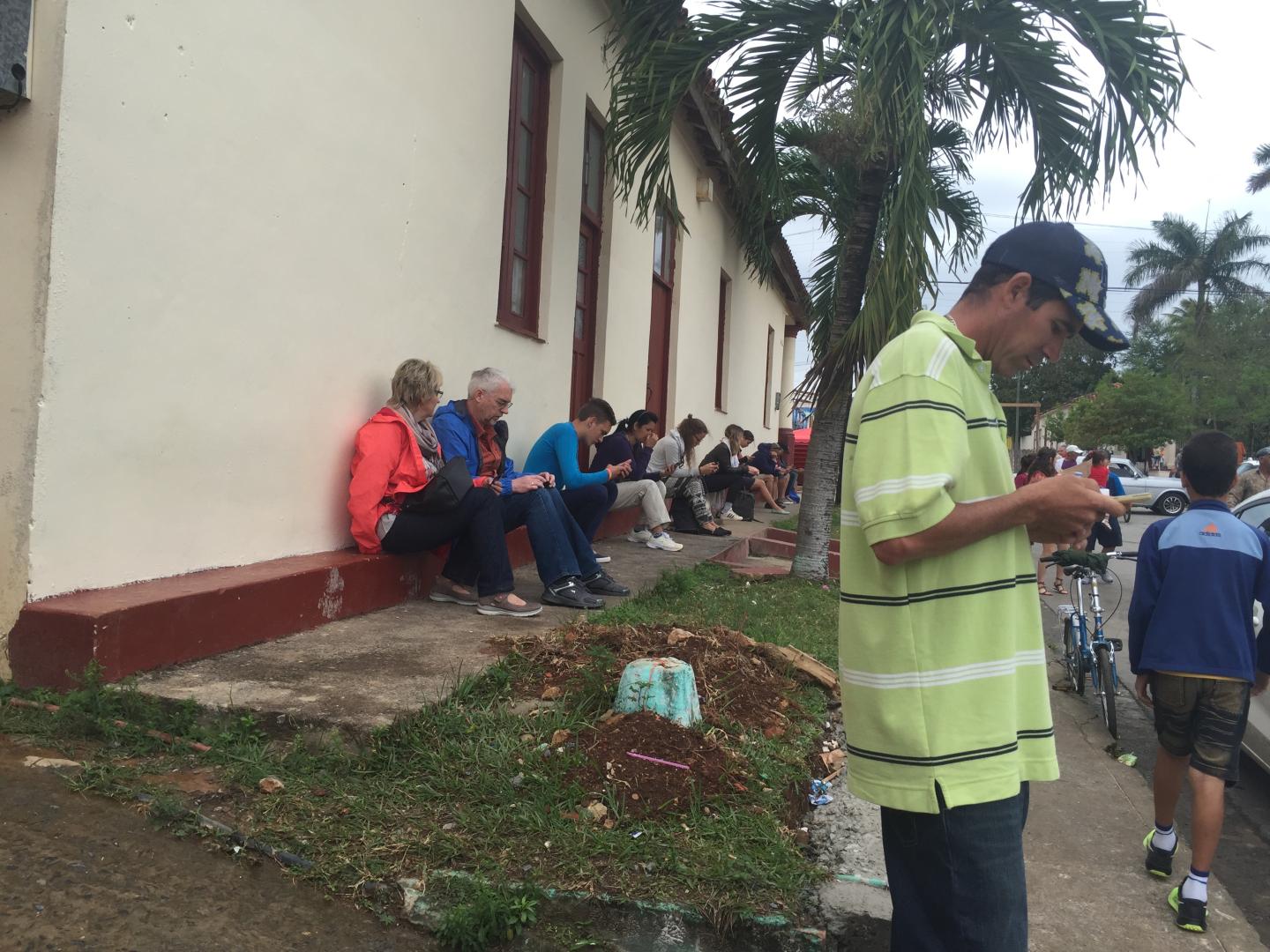 What It’s Like Trying To Get Online in Cuba