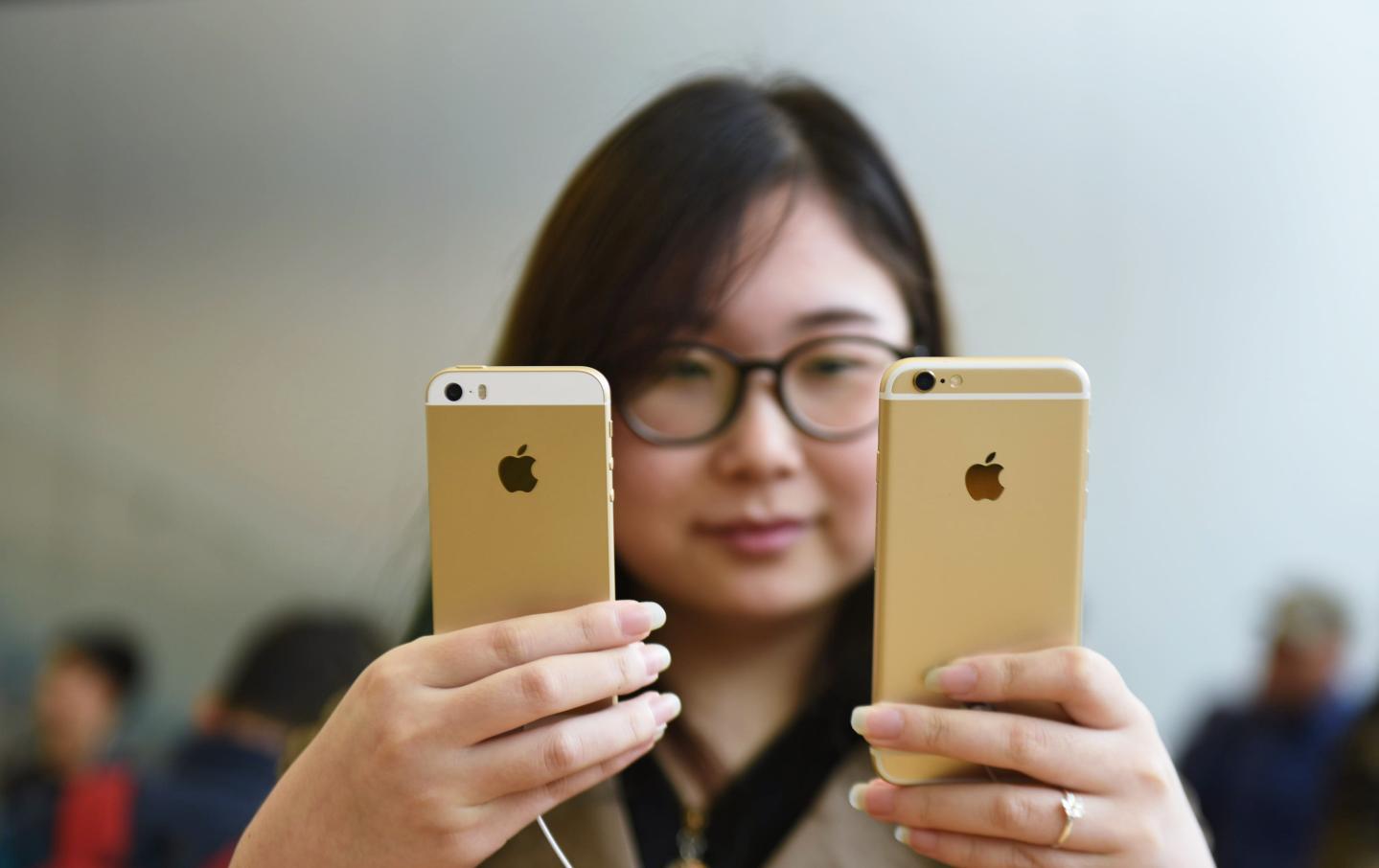 iPhone Suppliers Send Apple’s Stock Down