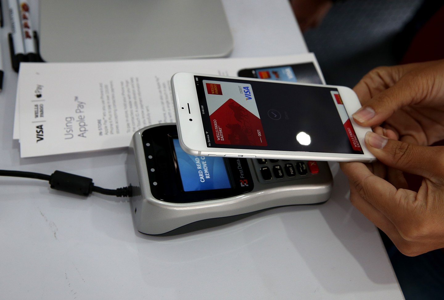 220,000 Stores Start Accepting Apple Pay