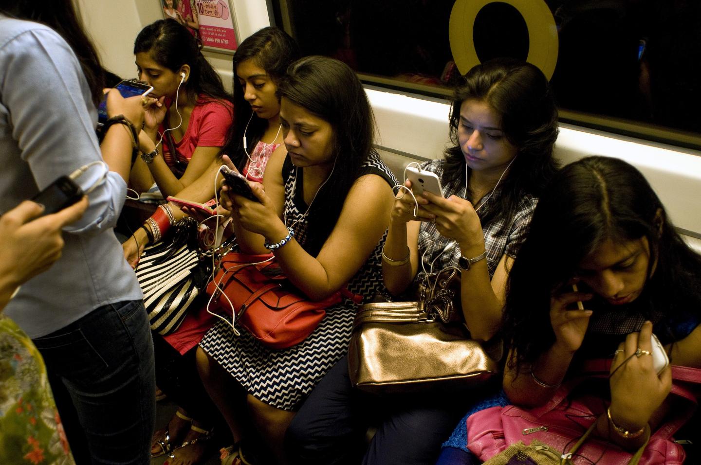 INDIA-SOCIETY-WOMEN-TELECOMMUNICATIONS