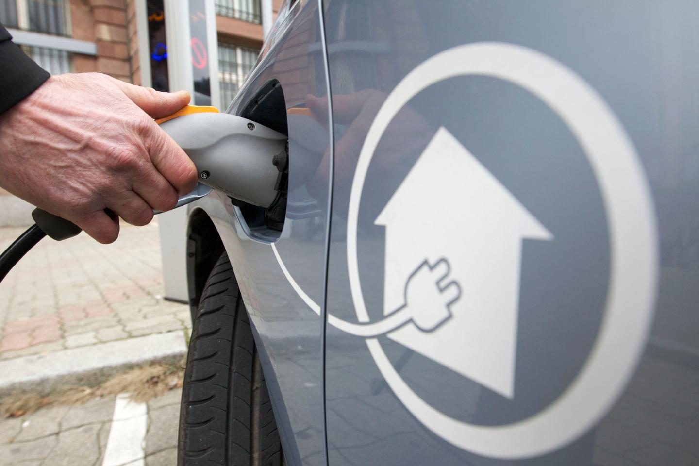 Strasbourg (67), charging of a hybrid car's batteries