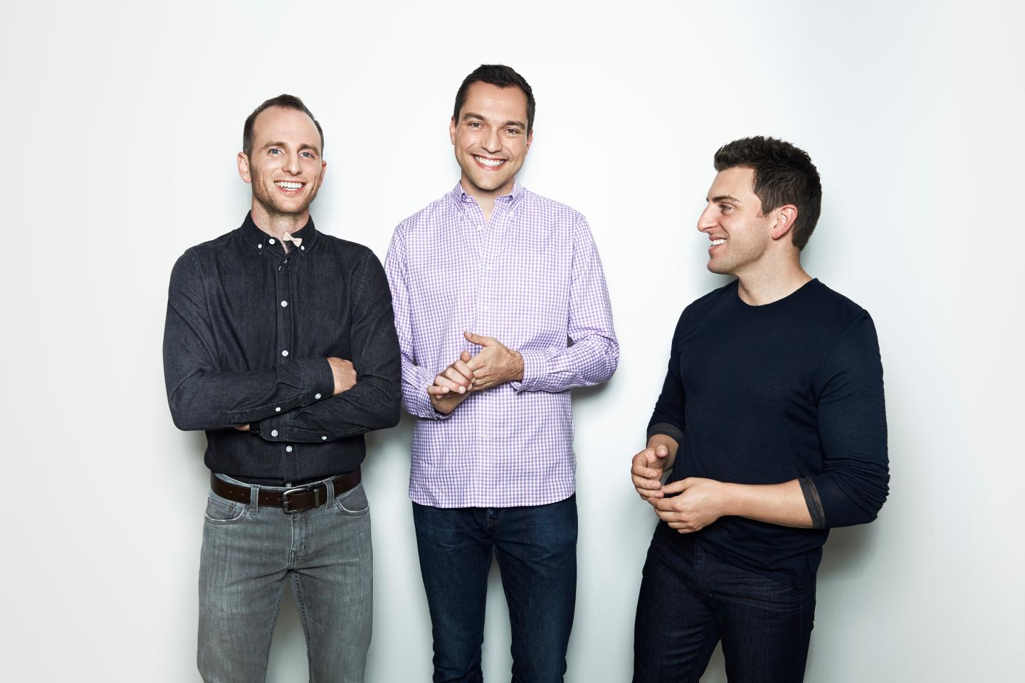 Airbnb Cofounders Join Buffett and Gates’ ‘Giving Pledge’