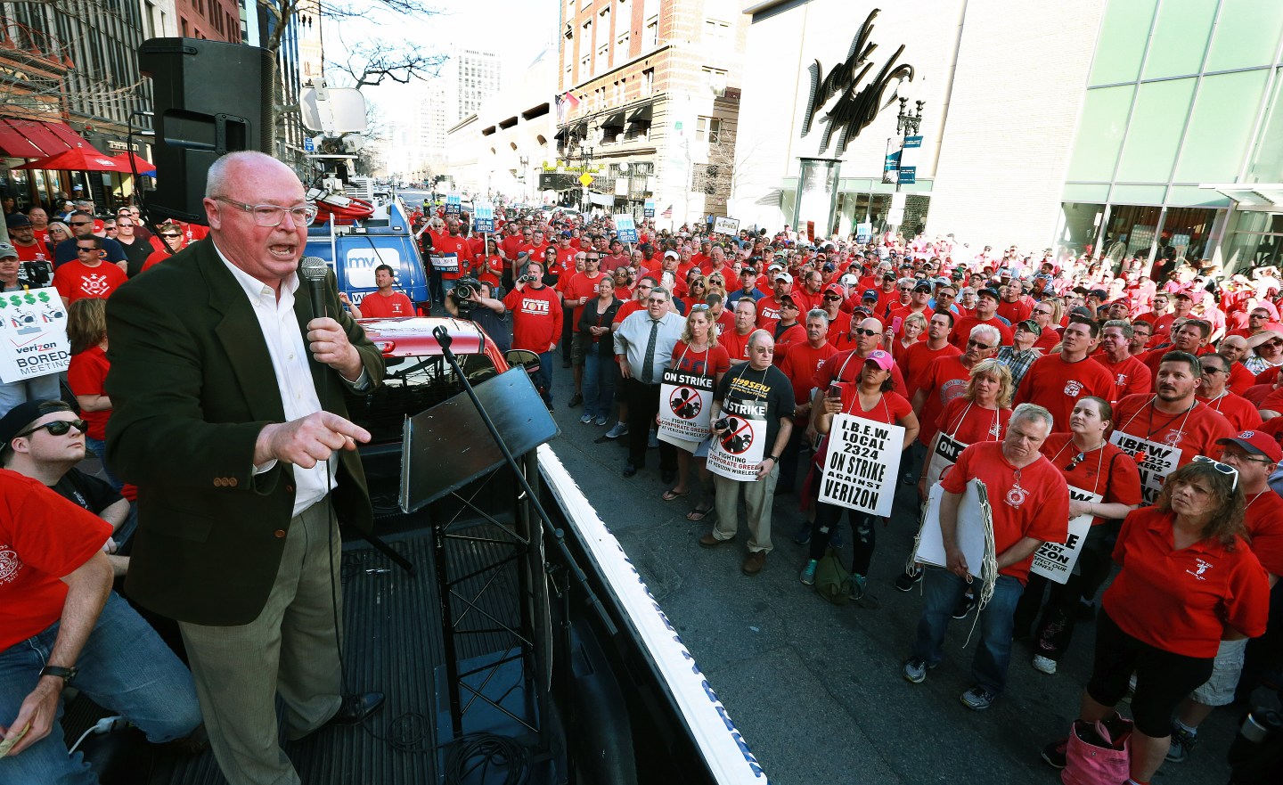 Verizon Employees On Strike