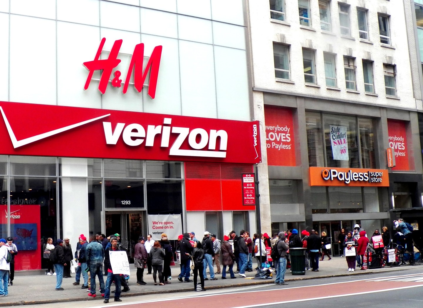 Verizon Workers On Strike, about 50 workers on picket-line