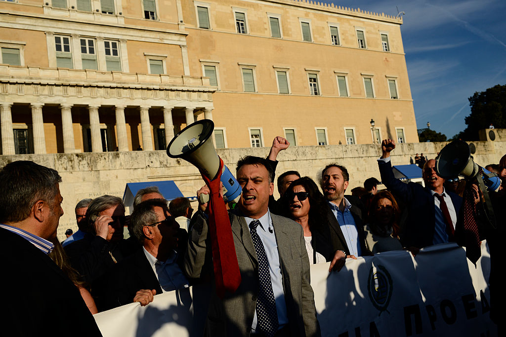 Lawyers chant slogans against planned reforms in Syntagma