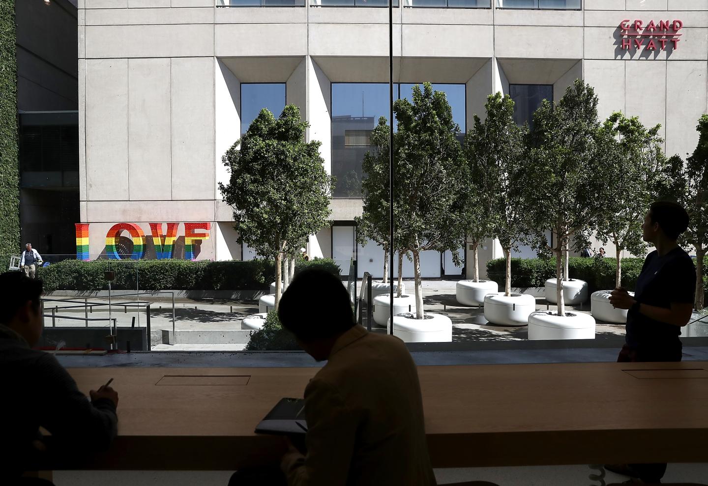 Apple Opens New Flagship Store In San Francisco