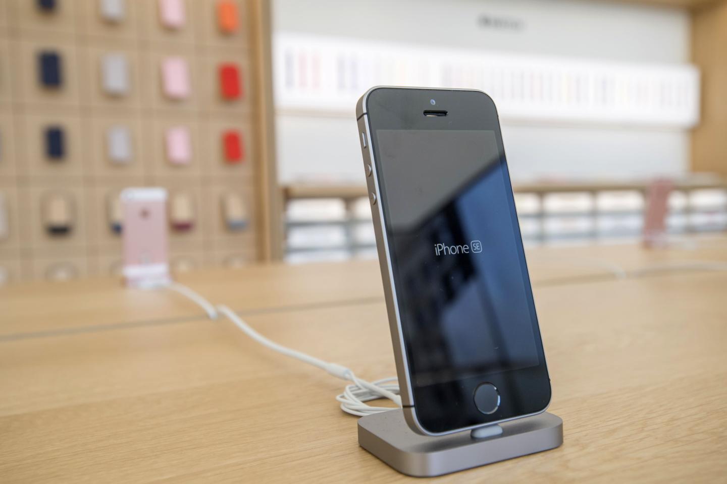 Apple’s 16GB iPhone Might Finally Die