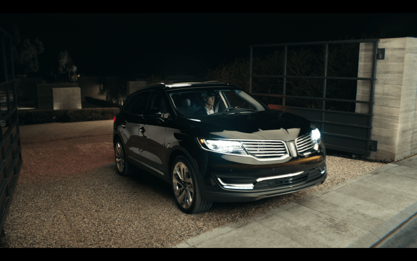 The theme "The Feeling Stays With You" unites a series of spots crafted by acclaimed director Gus Van Sant. A key element of these new ads is the introduction of various characters who add depth to the stories through their interaction with McConaughey. On the Lincoln home page, the audience can explore some of the other characters’ background to start to piece together the whole story about the evening and learn more about the entirely new Lincoln MKX. - See more at: https://media.lincoln.com/content/lincolnmedia/lna/us/en/asset.html/content/dam/lincolnmedia/lna/us/2015/09/10/mcconaughey-4.png.html#sthash.JYgzu3yY.dpuf