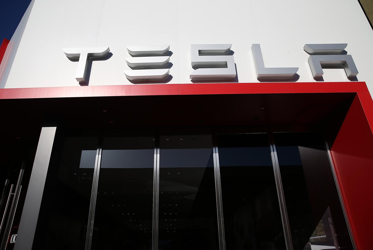 Why Tesla Has Been In Battery Talks With Samsung for Years