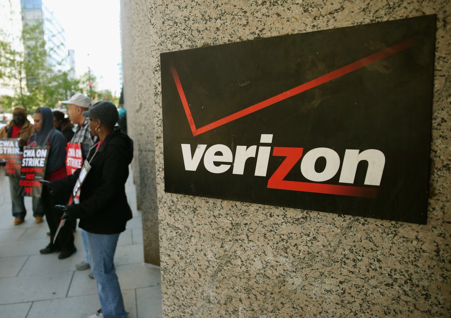Labor Secretary Gets Verizon and Unions Back Together