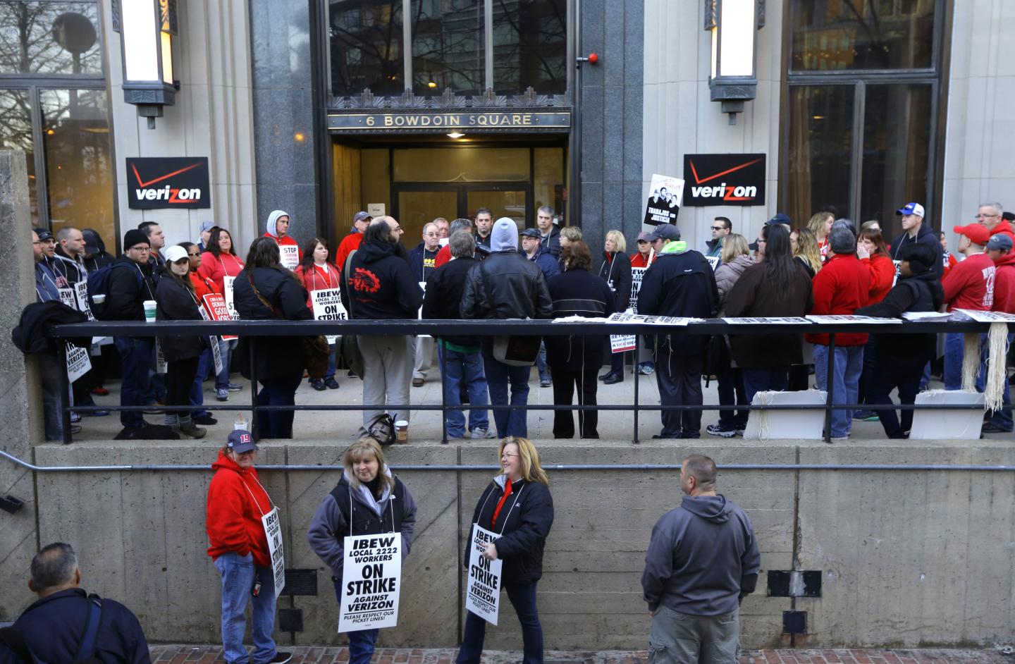 Verizon and Strikers Facing Off in Court as Walkout Drags on