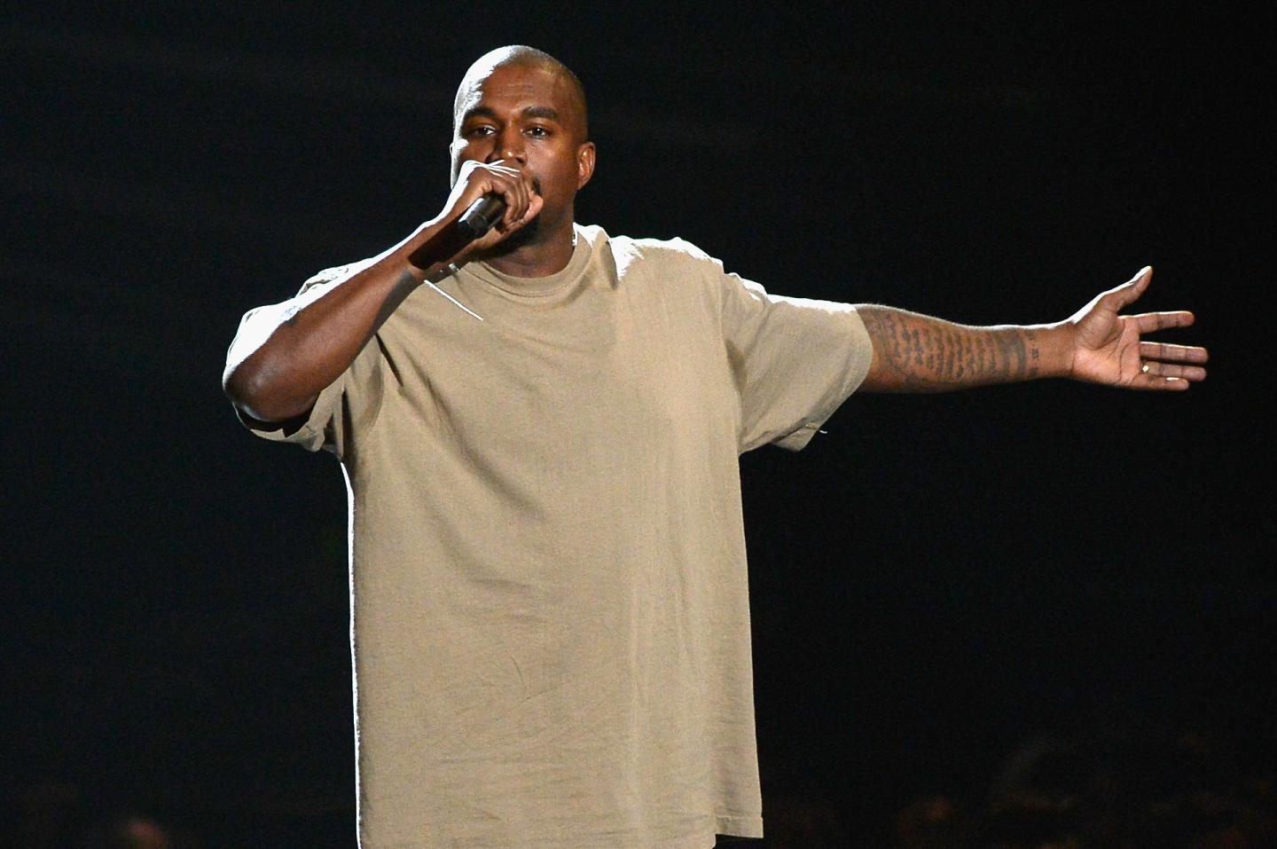 2015 MTV Video Music Awards - Fixed Show