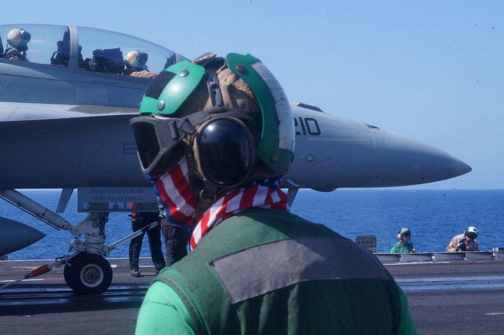 SYRIA-IRAQ-US-CONFLICT-CARRIER-ARMAMENT