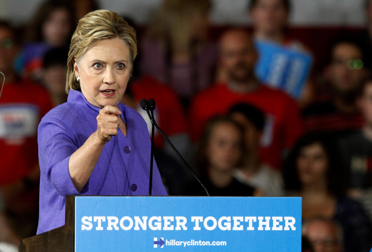 Elizabeth Warren Campaigns With Hillary Clinton In Cincinnati