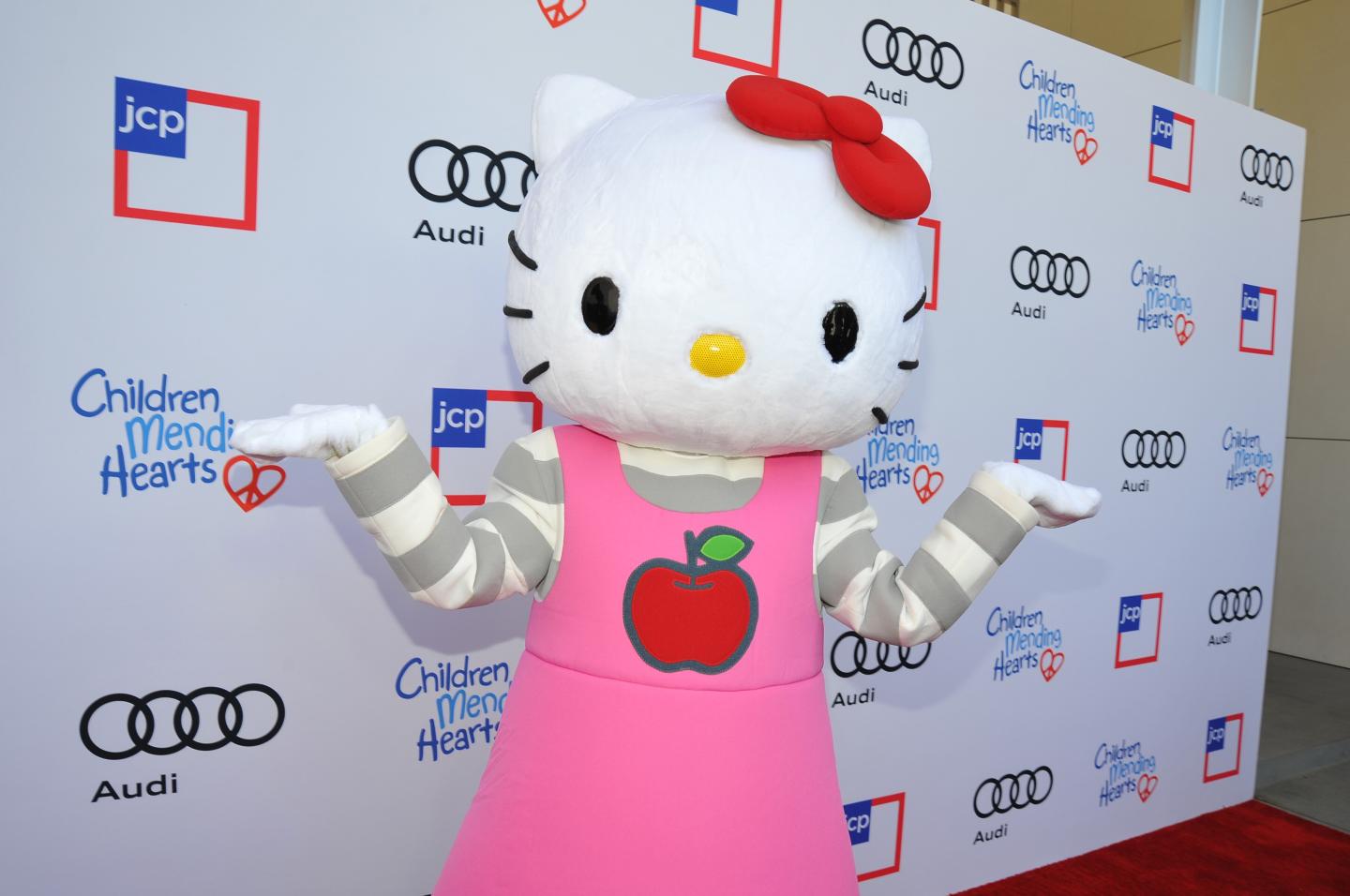 1st Annual Children Mending Hearts Style Sunday - Red Carpet
