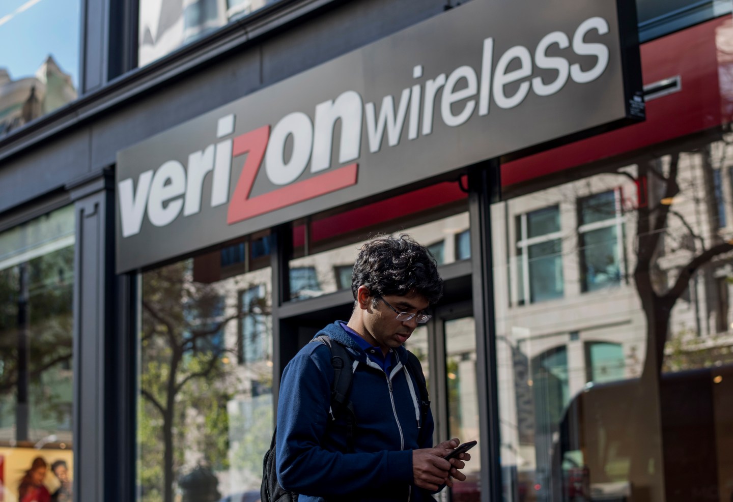 A Verizon Communications Inc. Store Ahead Of Earnings Figures