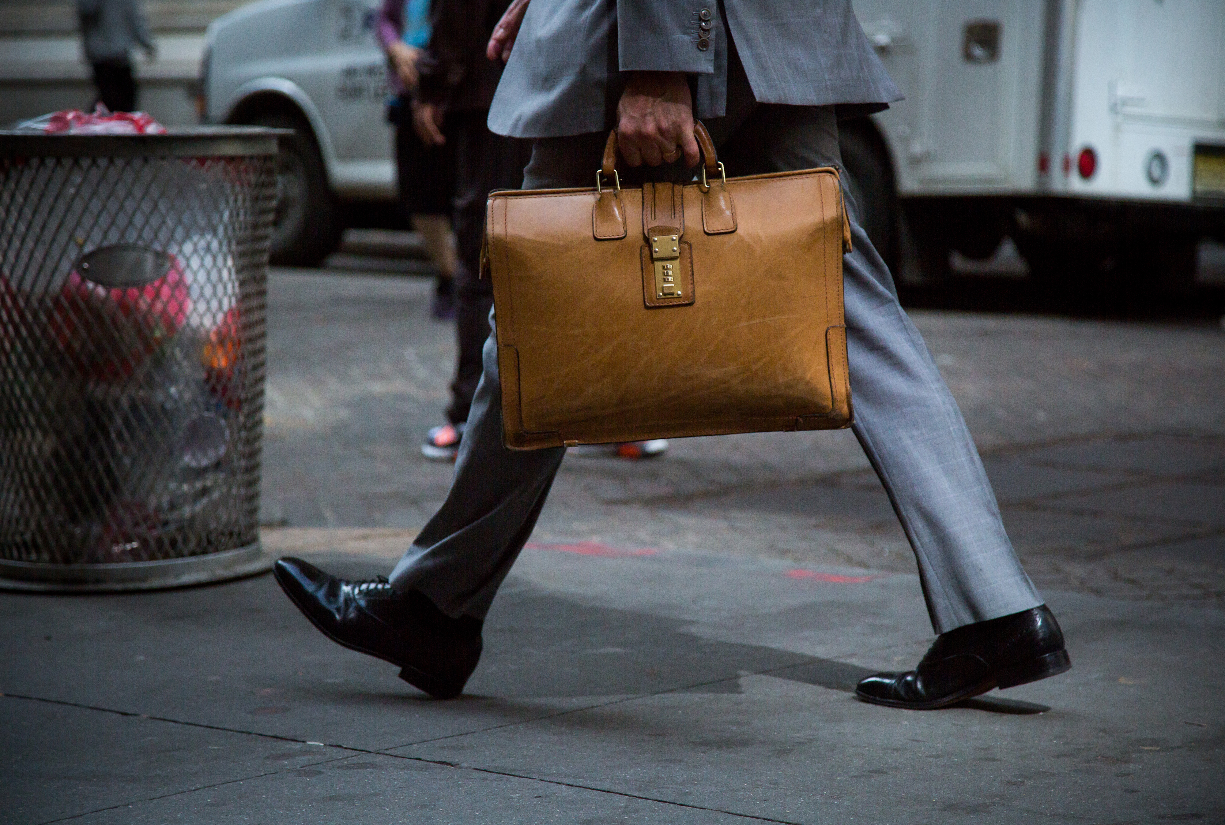 Trading On The Floor Of The NYSE As U.S. Stocks Fluctuate Amid LinkedIn Buyout While Fed, BOJ Loom