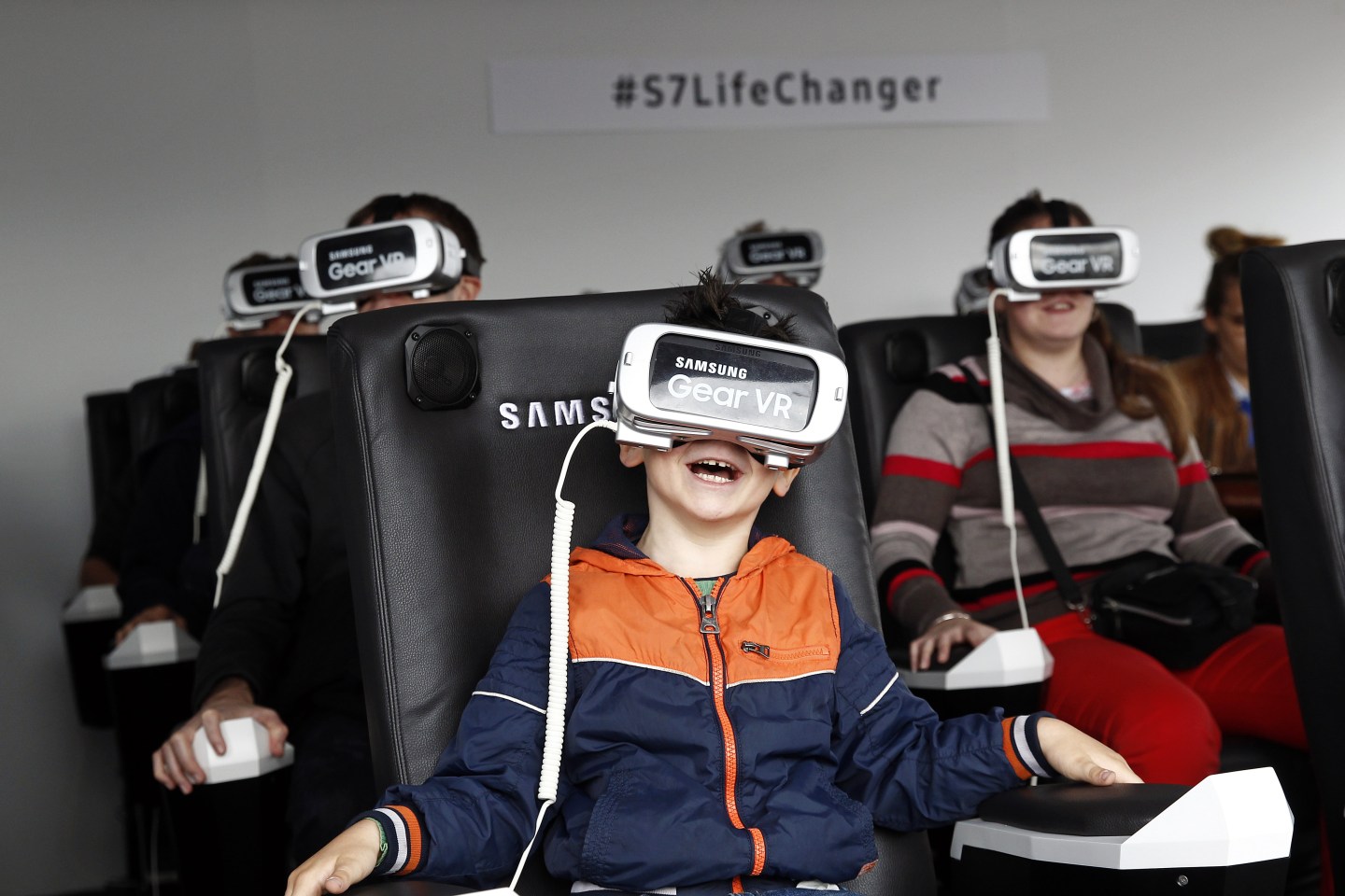 Samsung Opens An Ephemeral Virtual Amusement Park : 'S7 Life Changer Park'