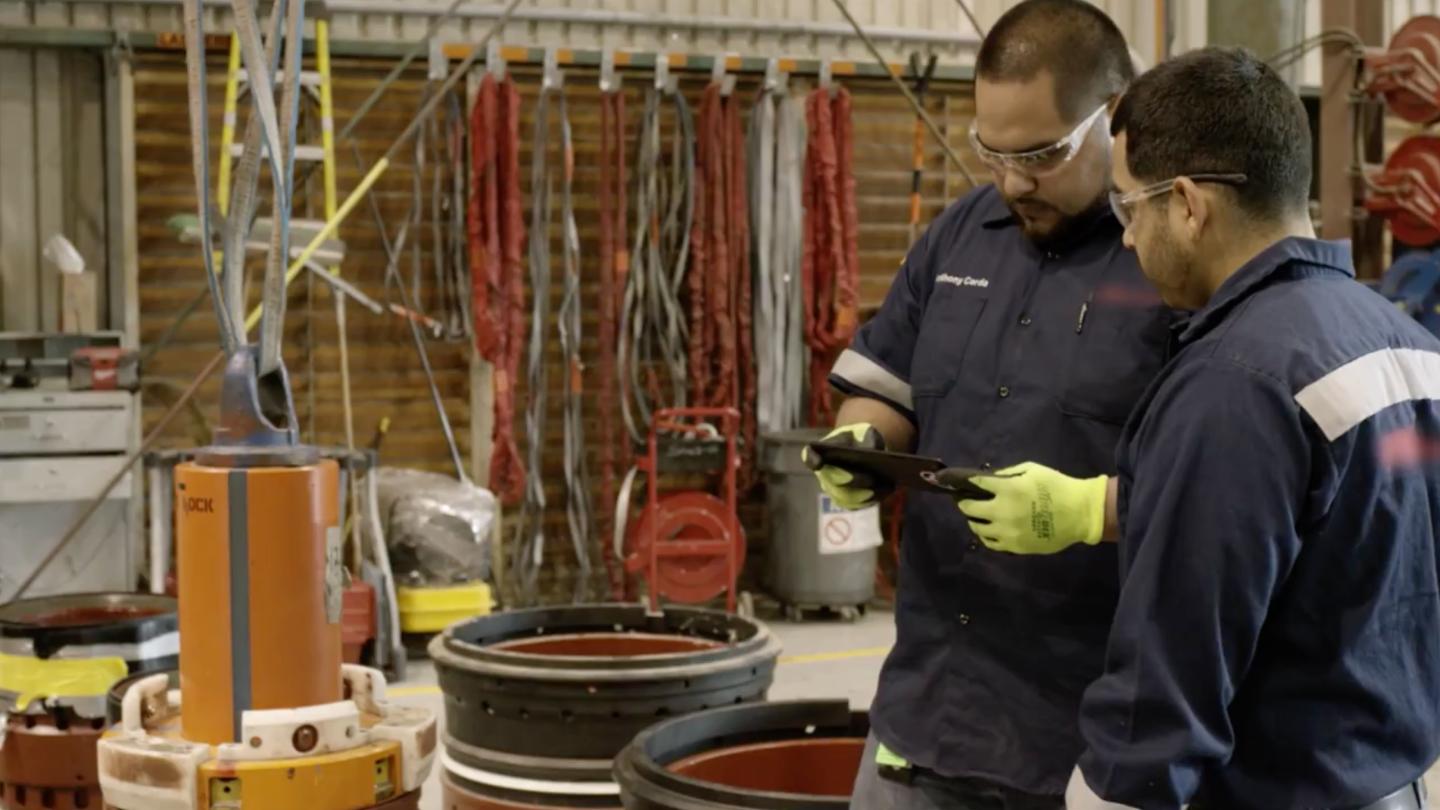 Former Google, Microsoft Execs Aim to Make Walkie Talkies and Binders Obsolete