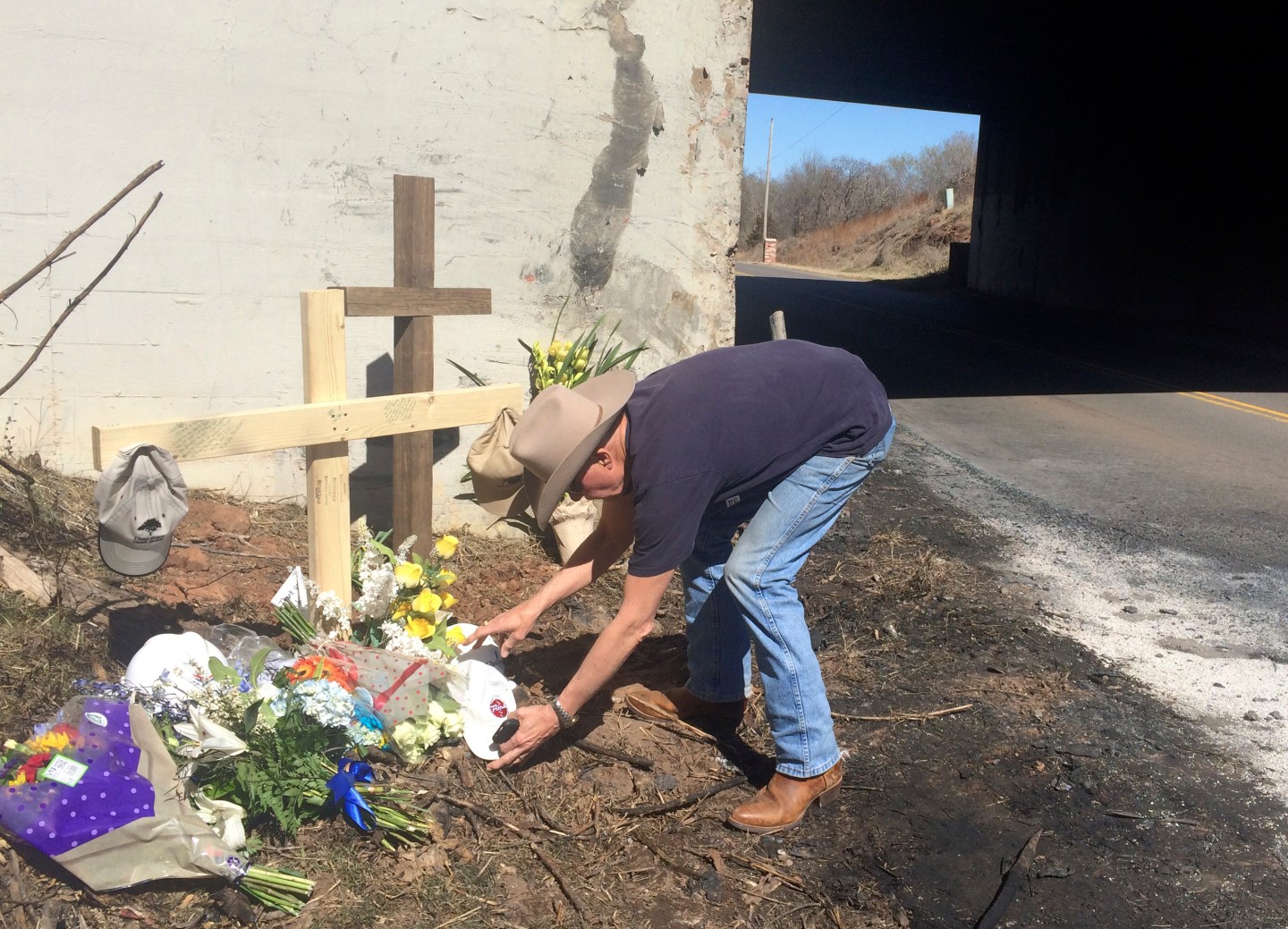 File photo of makeshift memorial to former Chesapeake Energy CEO Aubrey McClendon at the site of his fatal automobile accident in Oklahoma City