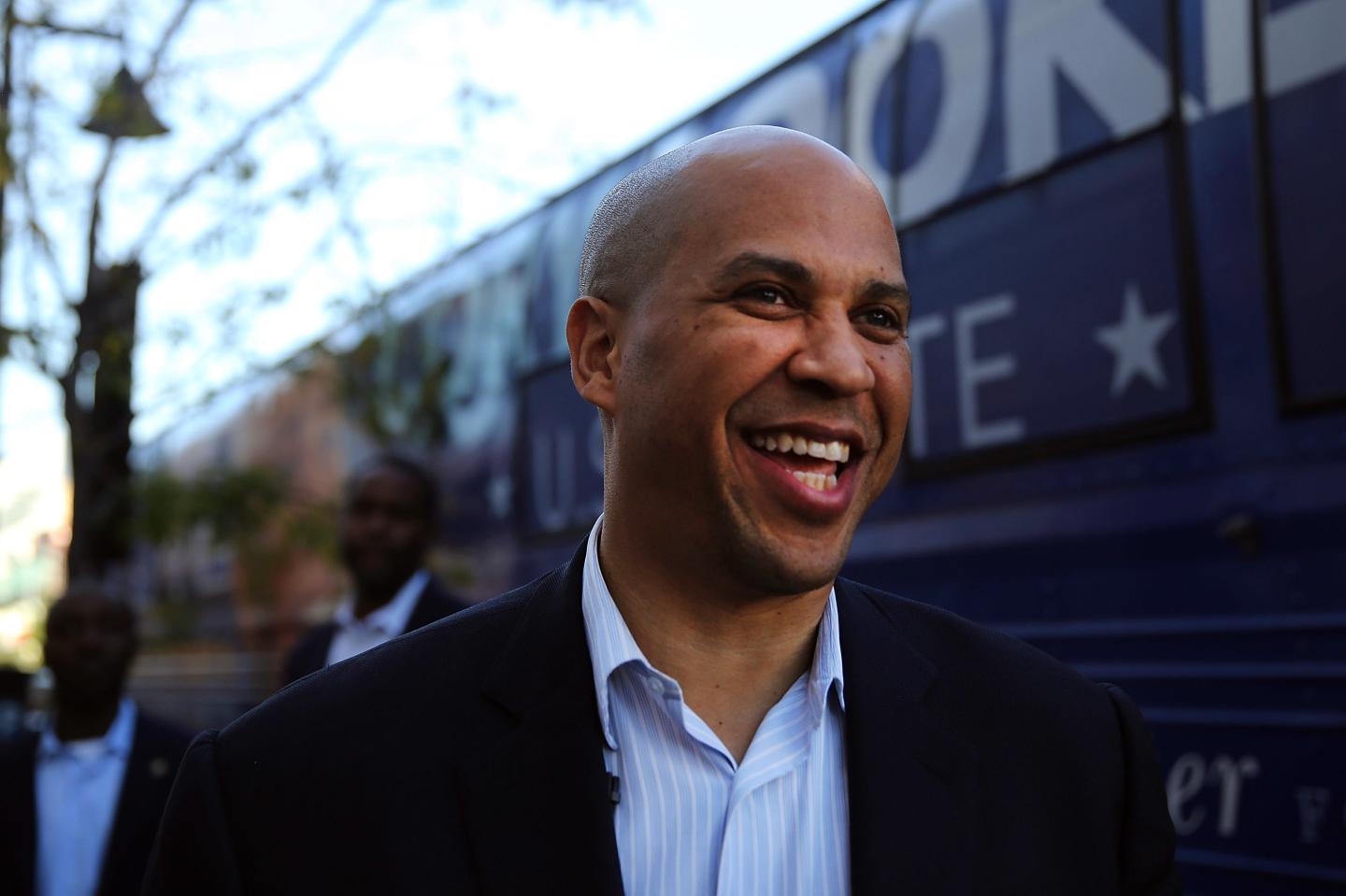 Newark Mayor And Senate Candidate Campaigns Day Before Special Election
