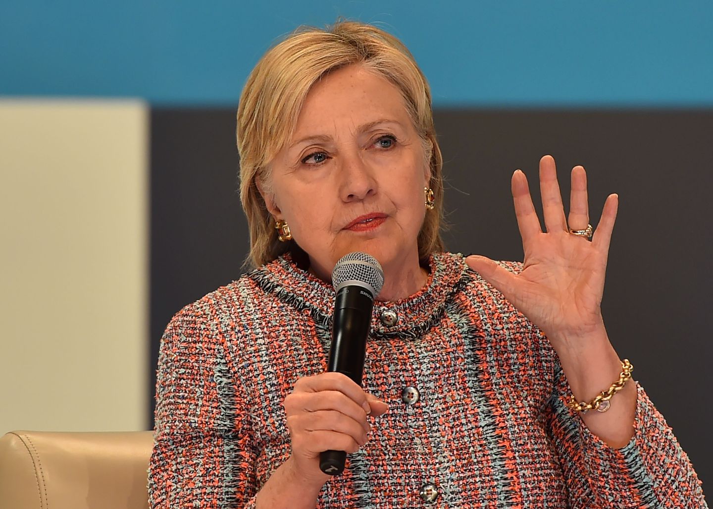 US-VOTE-CLINTON-CAMPAIGN-SOCIAL MEDIA-CONTENT-TOWN HALL