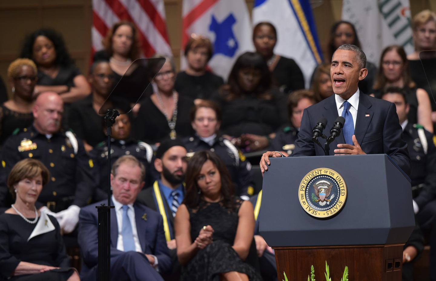 US-CRIME-POLICE-SHOOTING-OBAMA