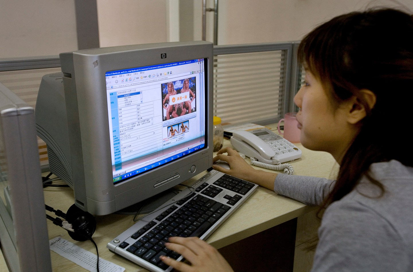 Editors work to censor web content at the office of Mofile.c